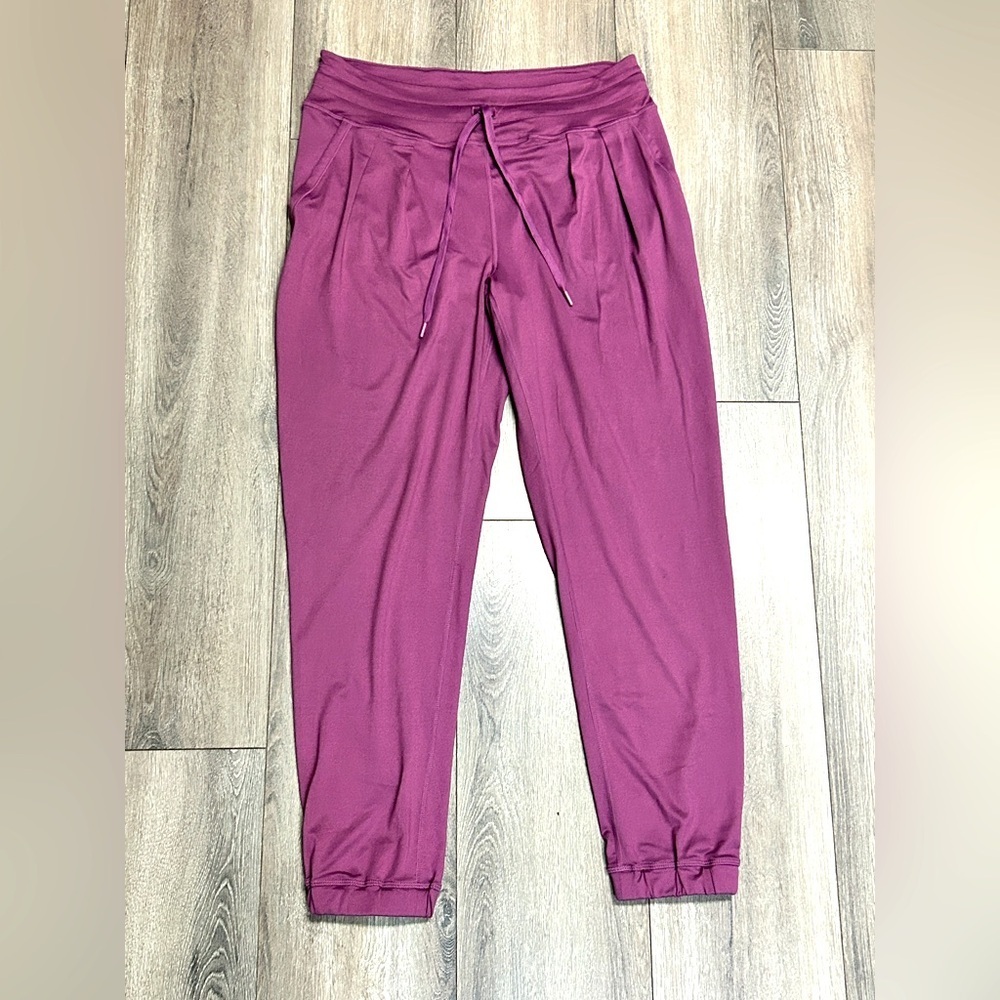 Lolë woman’s purple athletic jogging pants size L